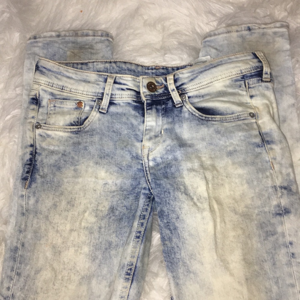 ✨👖h&m light distressed jeans
